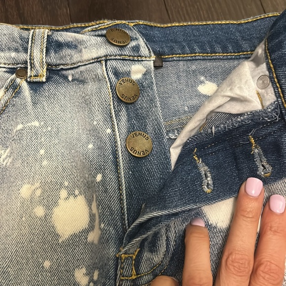 ⭐️Distressed Jean shorts - Picture 10 of 12